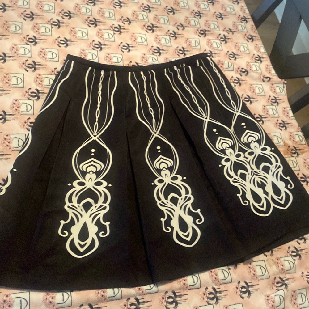 Cute skirt for the office, church, or just going out. Worn once!